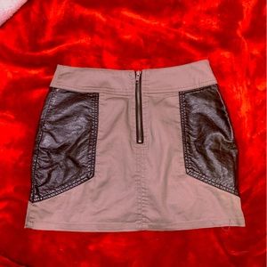 Cargo mini skirt with leather pockets